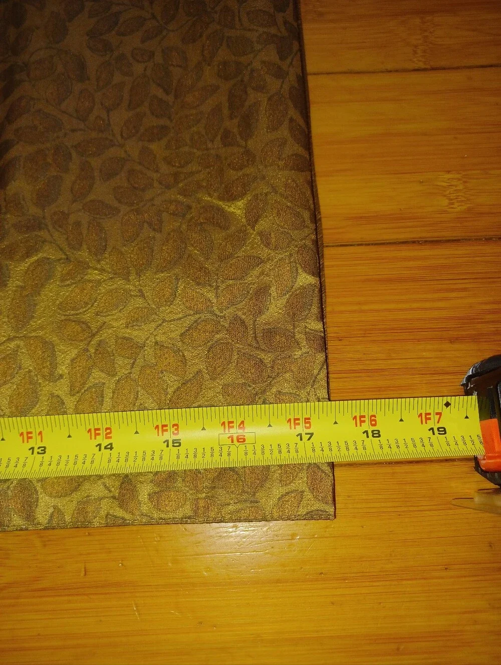 Elegant Leaf-Pattern Table Runner in Bronze/ Olive Green